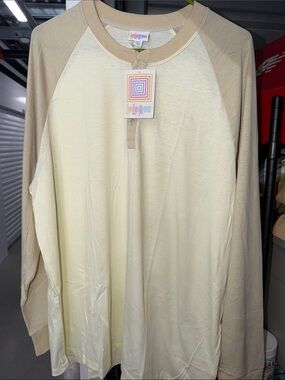 NWT LuLaRoe Cream and Beige Raglan Henley Top